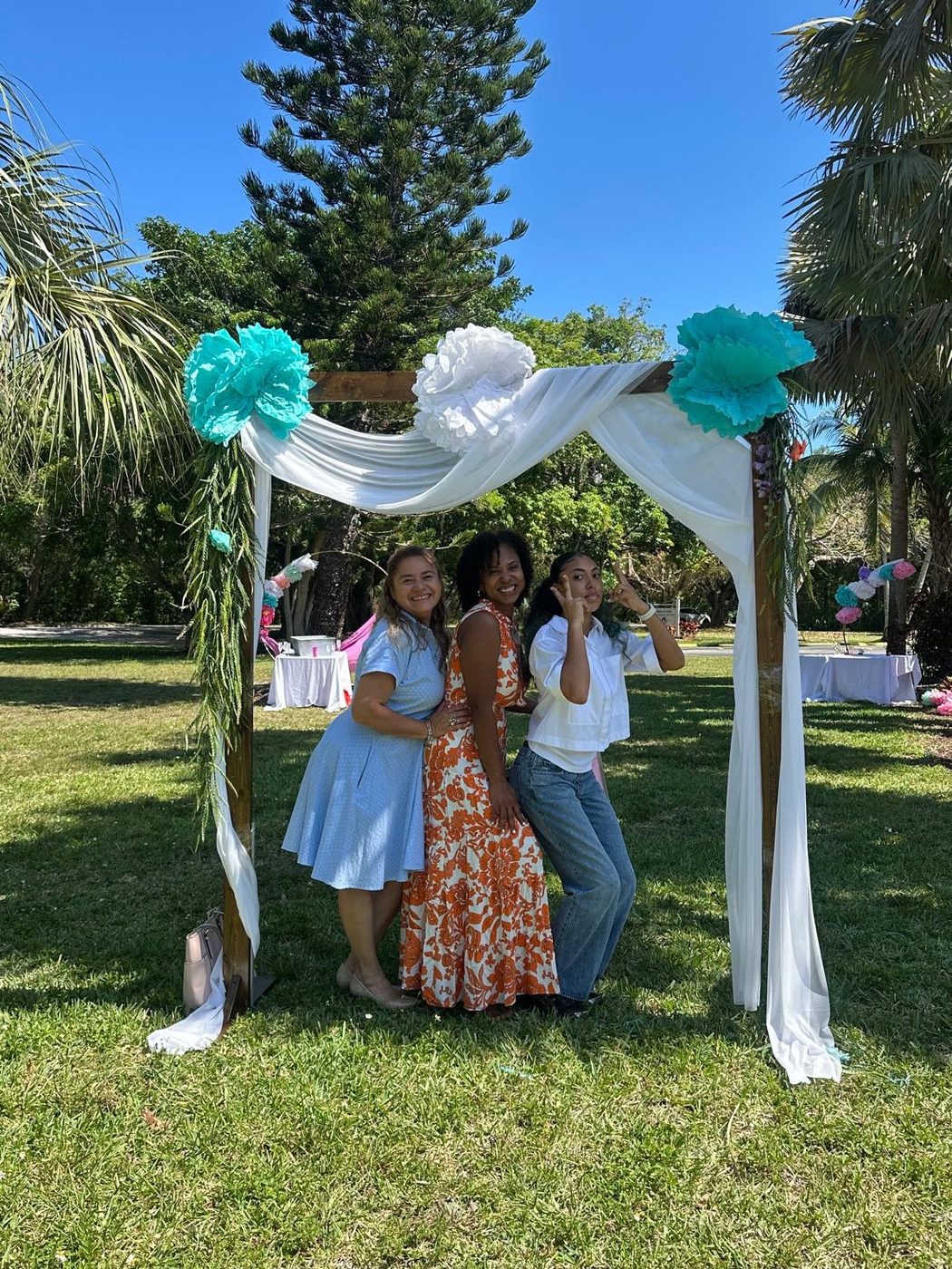 Mujeres de Girasoles de Gracia en una actividad al aire libre